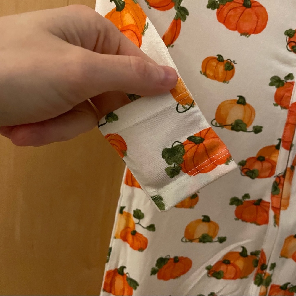 SOLD!!! NWT Angel Dear Bamboo Autumn Pumpkin Halloween Print Footie Pajama 3-6M - Picture 3 of 5